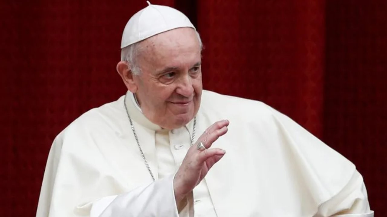 Papa Francis ameliyat için hastaneye kaldırıldı