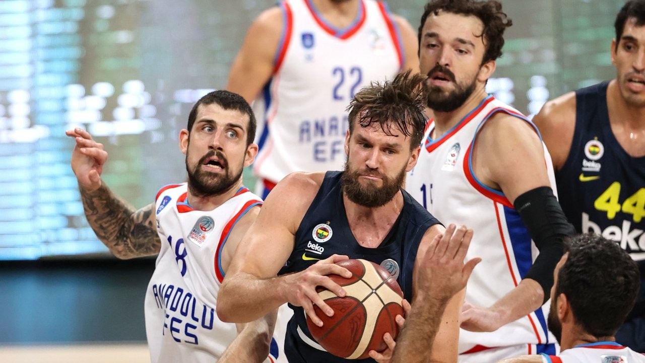 Basketbolda derbinin galibi Anadolu Efes