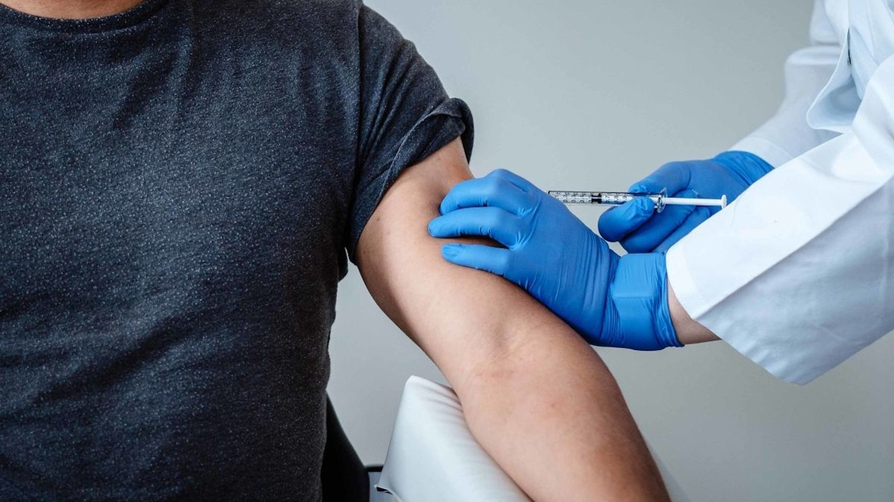 Almanya'da 8 kişiye yanlışlıkla 5 kat fazla doz aşı vuruldu