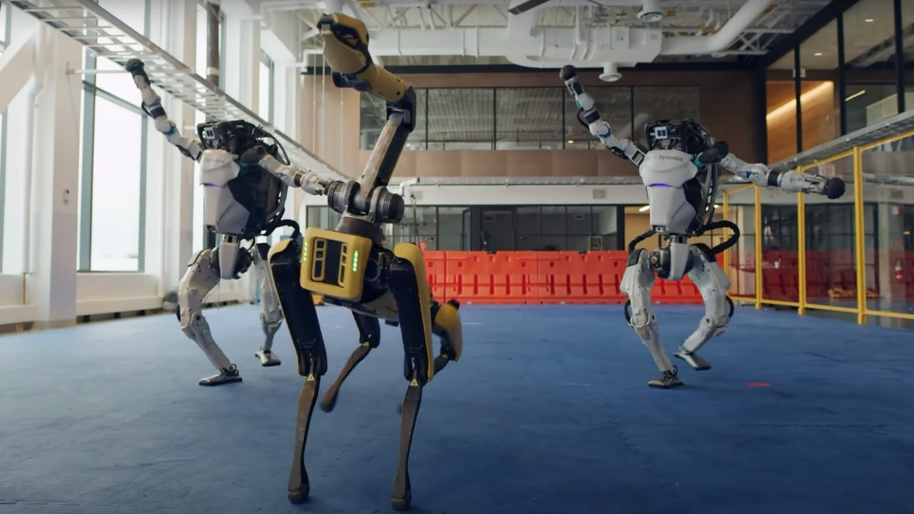 Boston Dynamics robotlarından yeni yıl dansı
