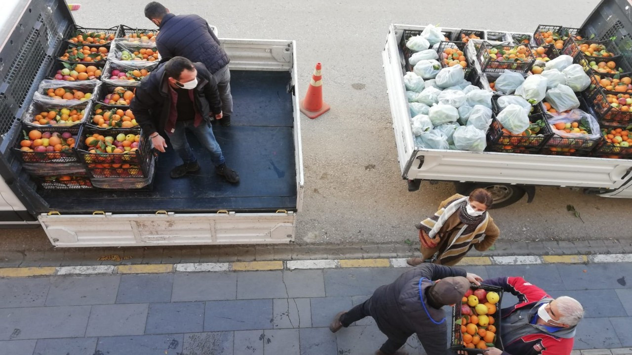 Dersim Belediyesi’nden 1300 haneye sebze ve meyve yardımı