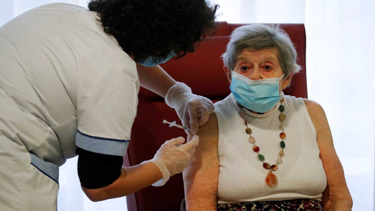 Fransız hükümetinin aşı kampanyası 'beğenilmedi'