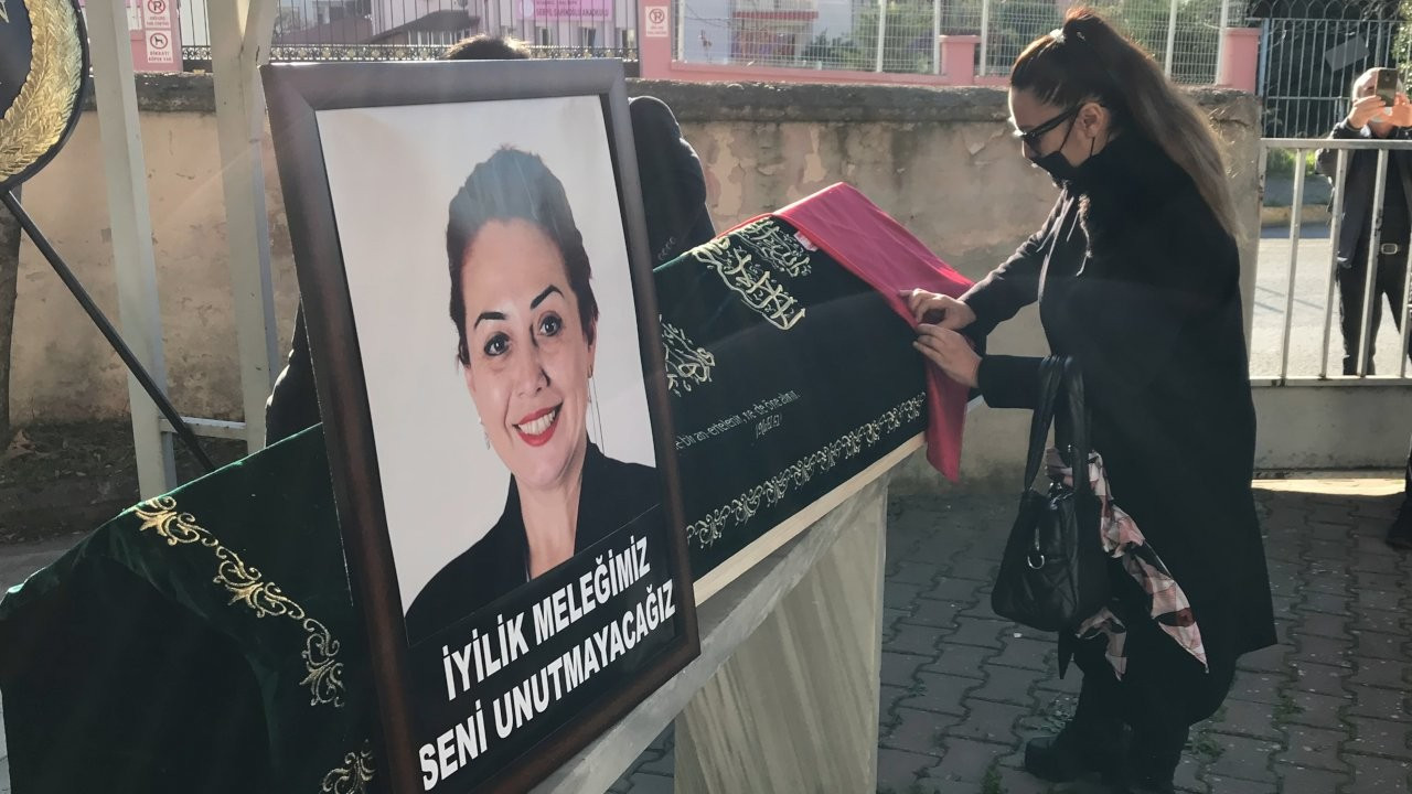 Öldürülen öğretim üyesi Aylin Sözer toprağa verildi