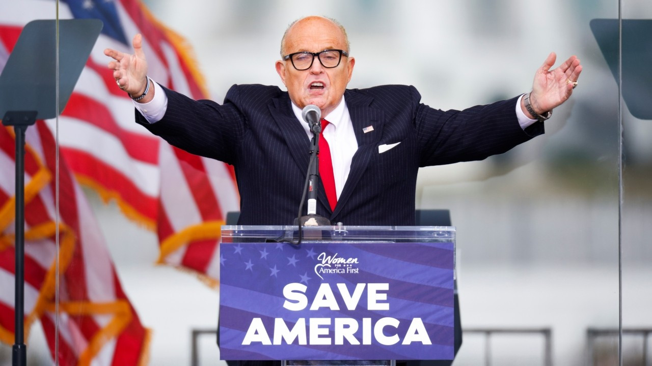 Trump'ın avukatı Giuliani'ye soruşturma: Barodan atılması isteniyor
