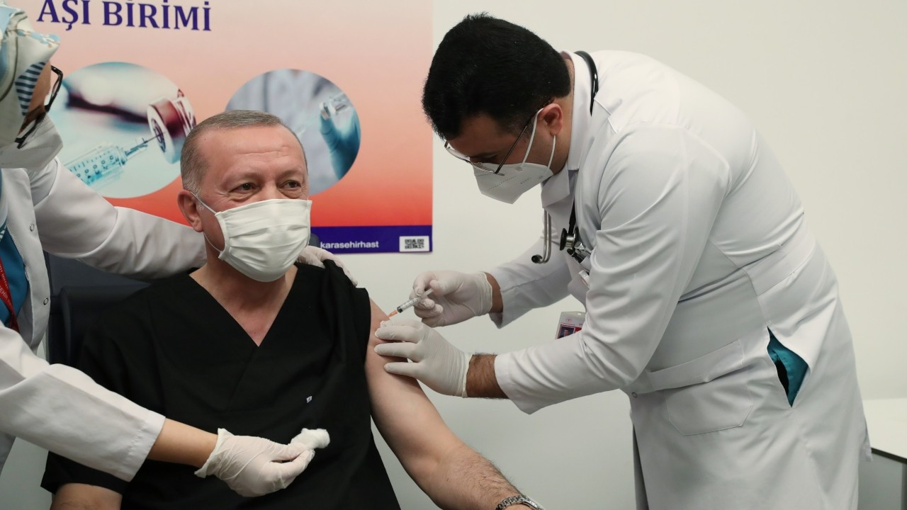 Cumhurbaşkanı Erdoğan Covid-19 aşısı yaptırdı