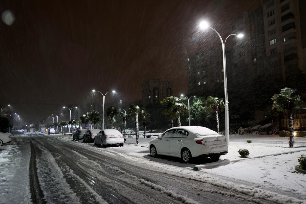 Meteoroloji: İstanbul'da kar yağışı yarın da sürecek - Sayfa 1