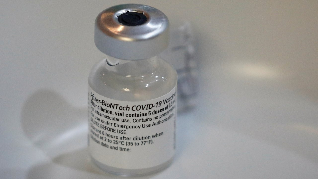 Pfizer/BioNTech aşısı İngiltere'de görülen mutant virüse karşı etkili