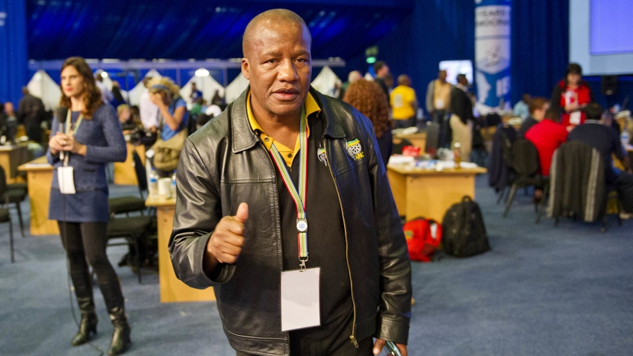 Güney Afrika Devlet Bakanı Jackson Mthembu koronadan öldü