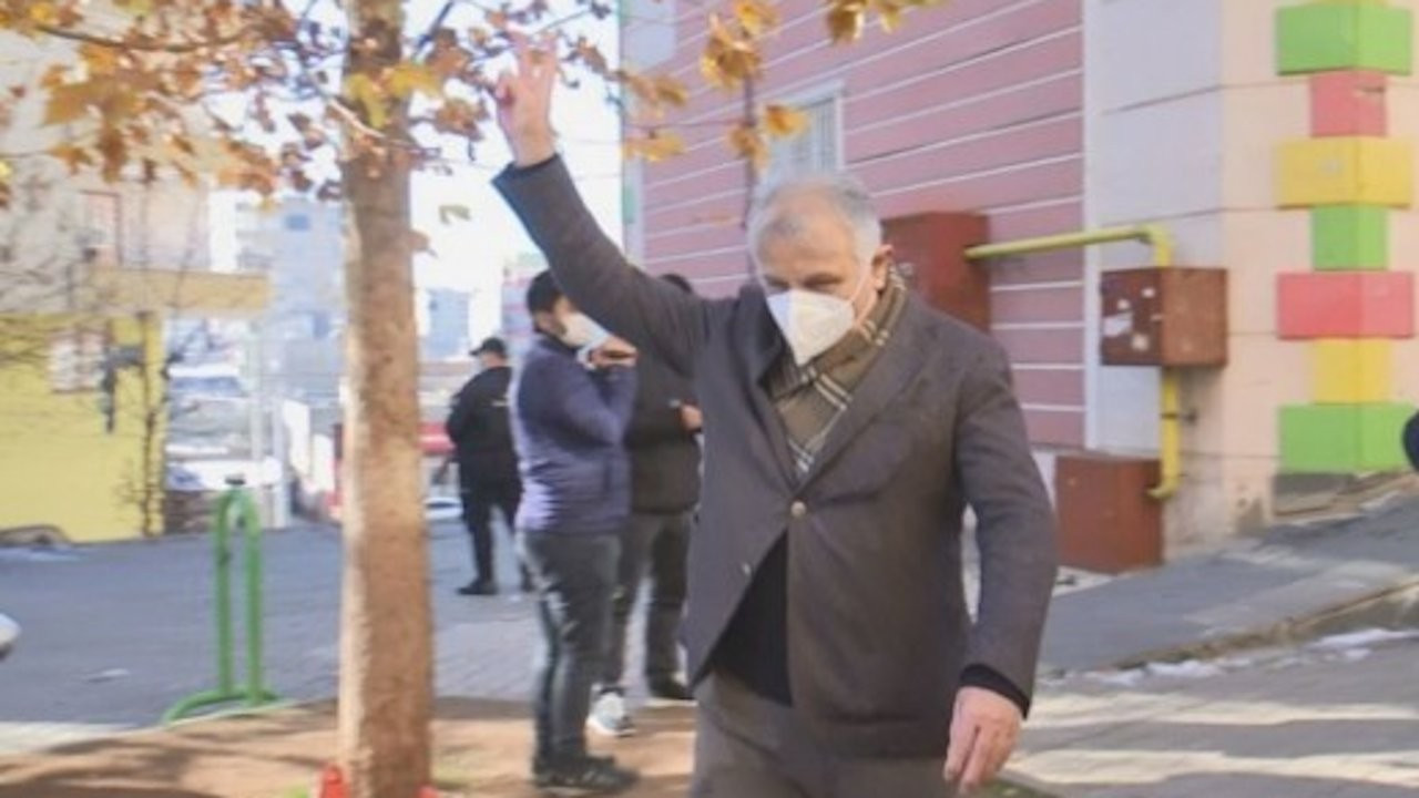 Katırcıoğlu: Zafer işareti annelerin acılarını kullanan iktidara karşı