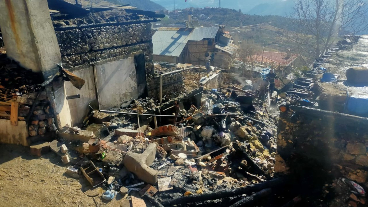 3 işsiz madencinin evi yandı, maden işçileri dayanışma çağrısı yaptı