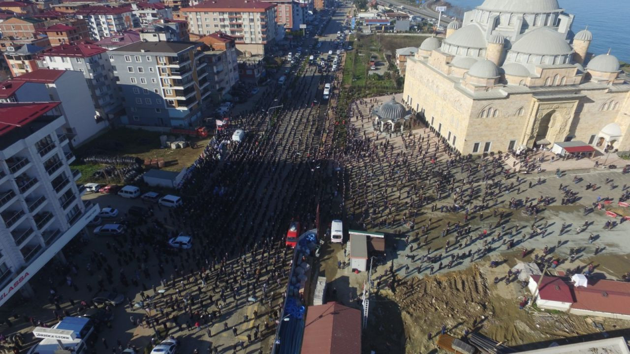 Koronadan ölen Nuri Genç'in cenazesine binlerce kişi katıldı - Sayfa 4