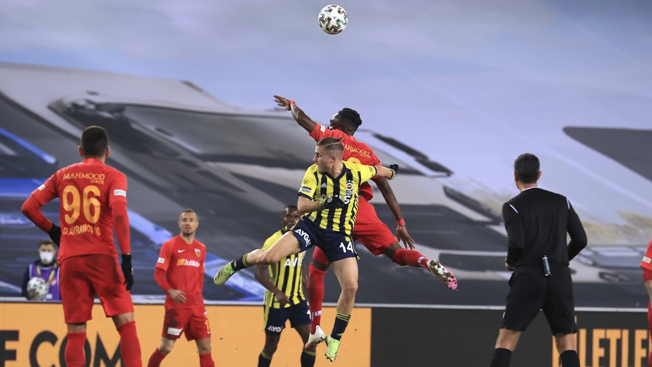 Kayserispor'u 3-0 yenen Fenerbahçe ligin ilk yarısını 2. sırada tamamladı