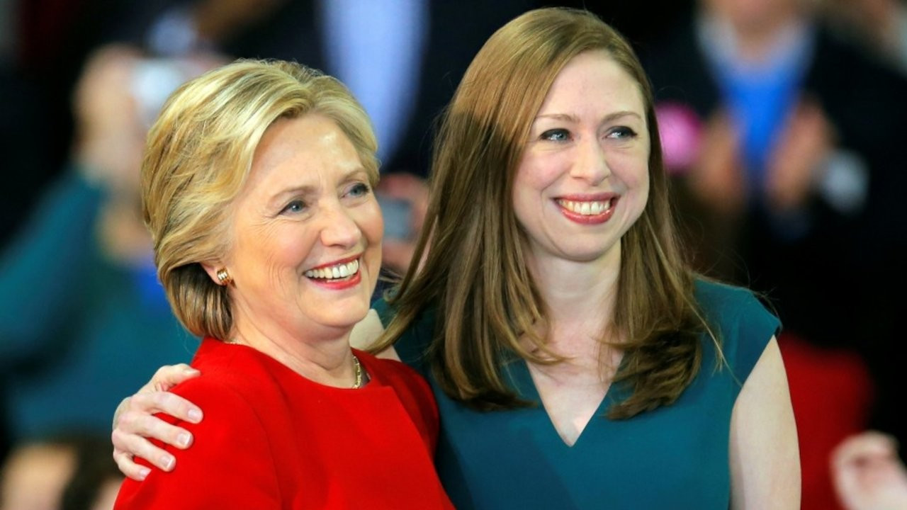Hillary Clinton ile kızı YPJ’li kadınların dizisini yapmayı planlıyor