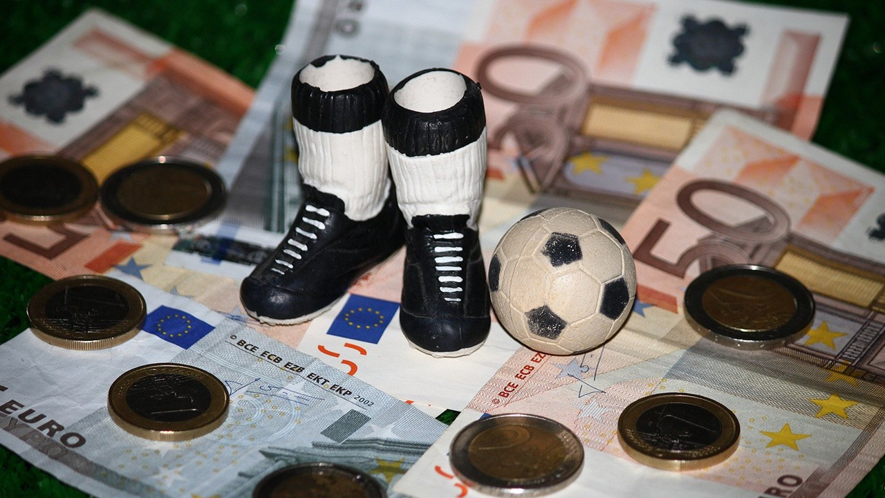 Futbol kulüplerinin geliri bu sezon 2 milyar euro düşecek
