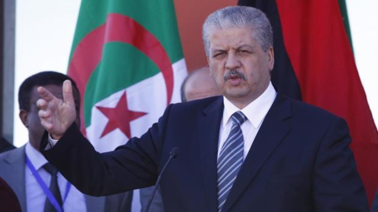 Cezayir'de eski başbakanlar hapis cezasına çarptırıldı