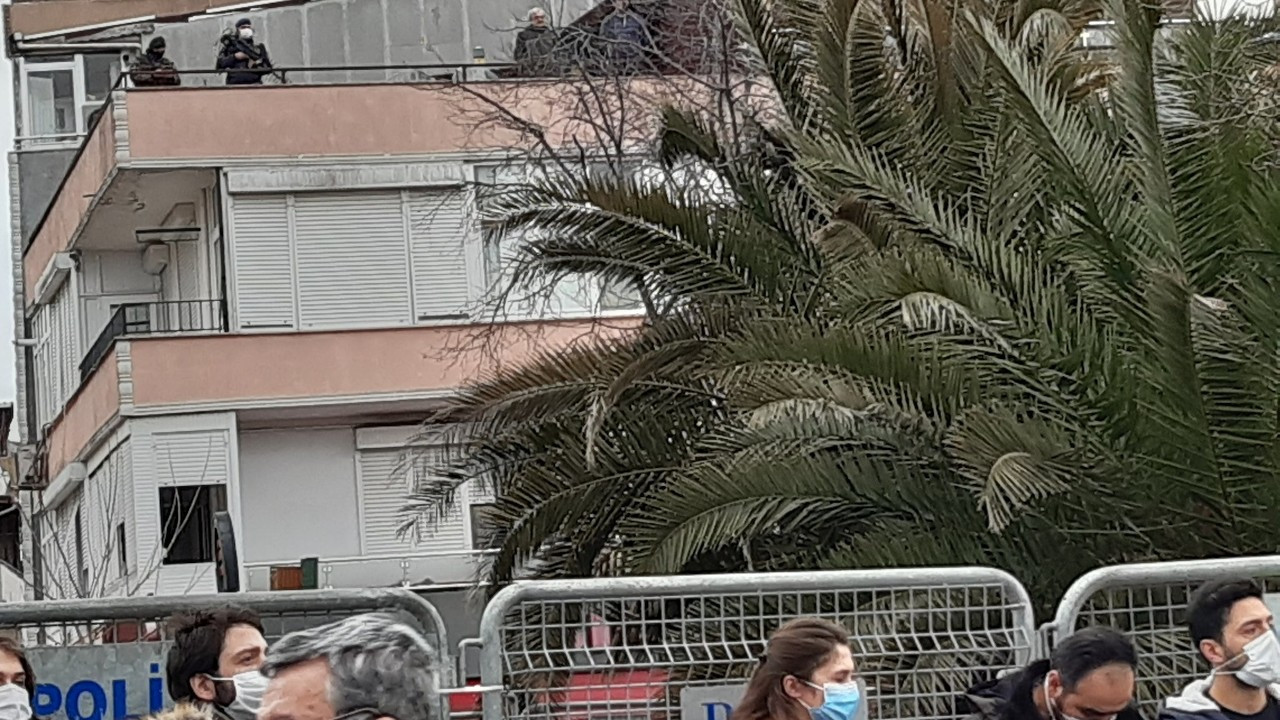 Boğaziçi'ndeki protestoda çatılara keskin nişancılar yerleştirildi