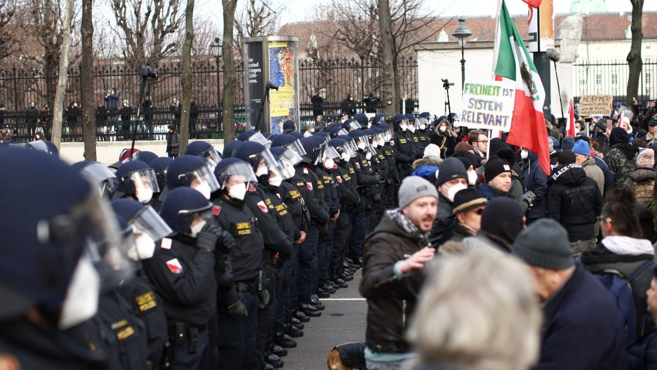 Belçika, Macaristan ve Avusturya'da Covid protestoları