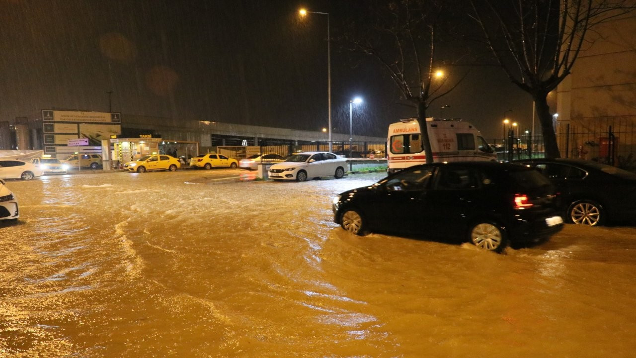 İzmir'de kamu çalışanlarına sel izni