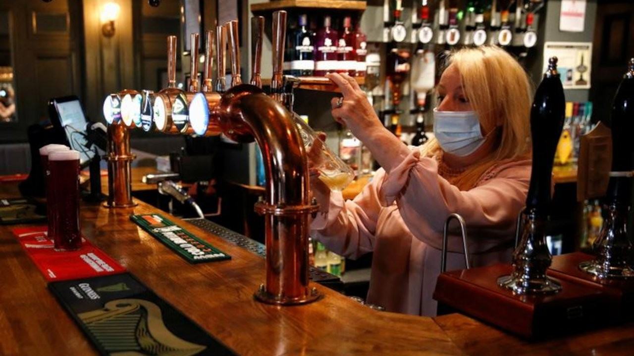 İngiliz publarında bira satışları 1920'den bu yana en düşük seviyede