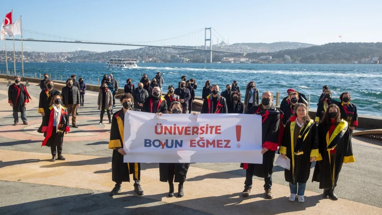 Galatasaray Üniversiteli öğrenciler: Öğretmenlerimizin yanındayız