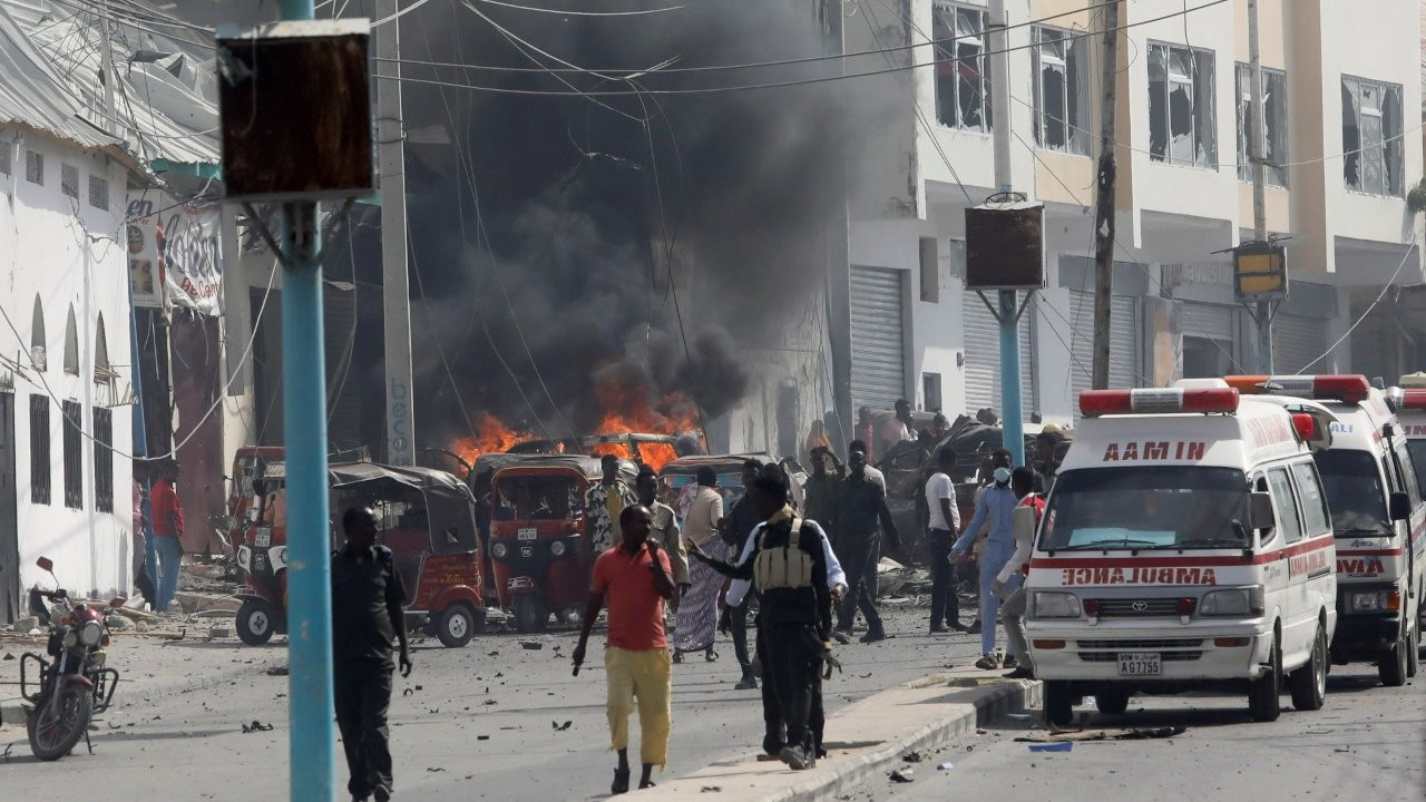 Somali'de parlamento binası önünde patlama