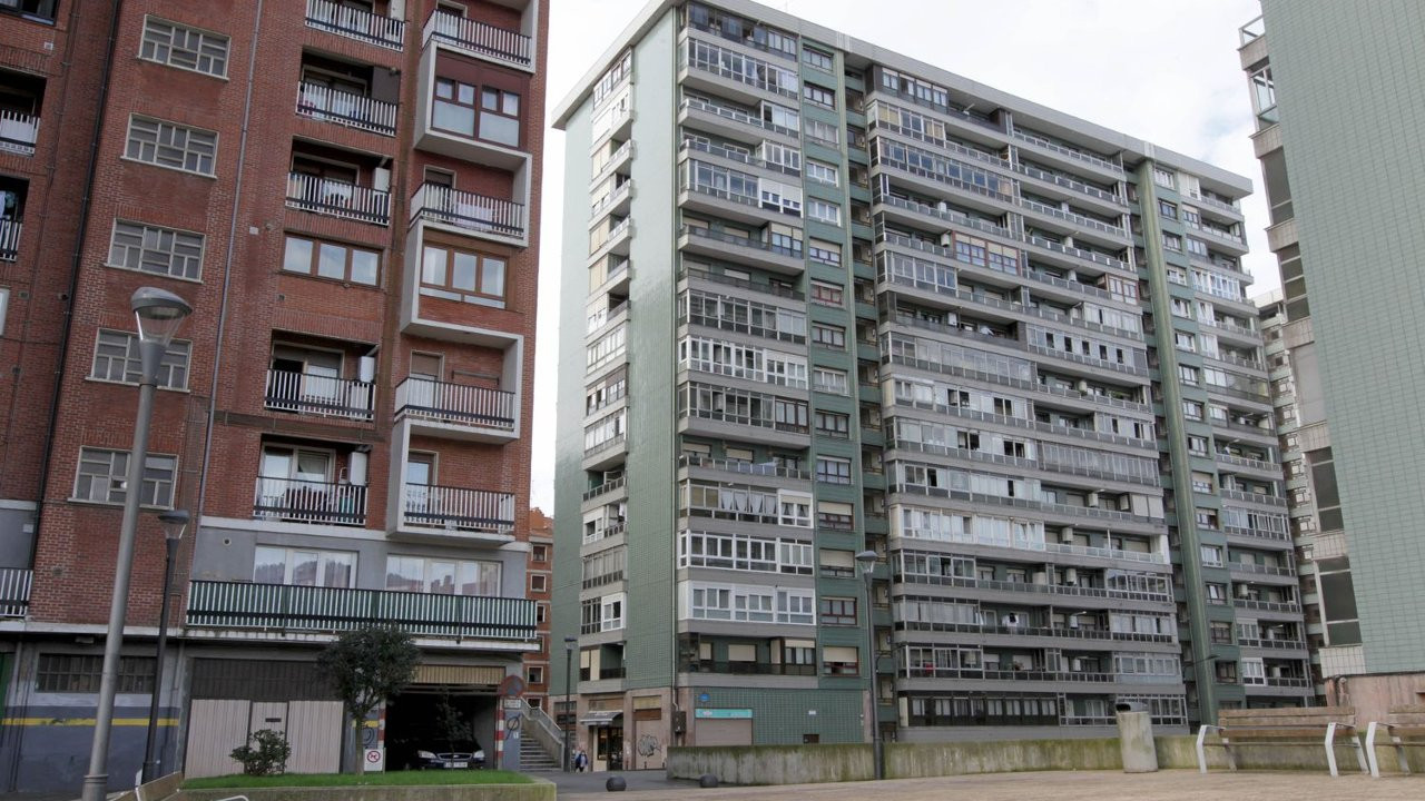 İspanya'da Covid-19'un ele geçirdiği apartman: Altı kişi öldü