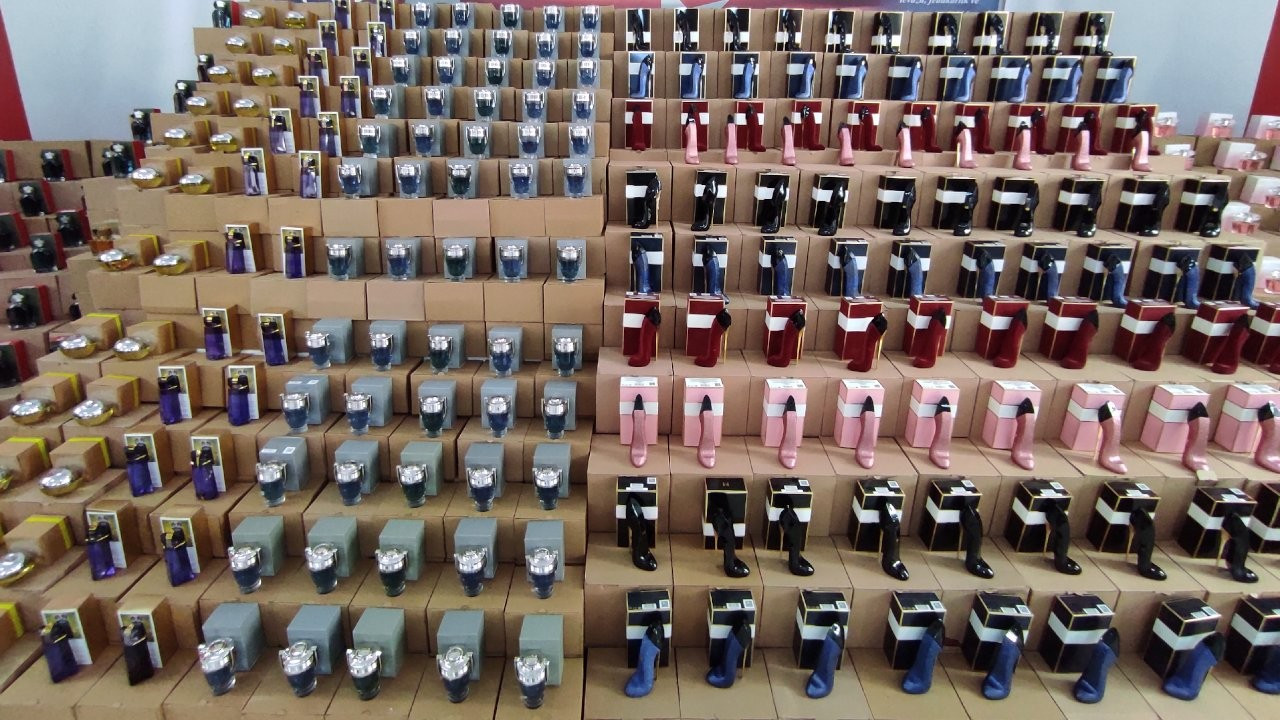 24 bin şişe sahte parfüm barkodla lisanslı gösterilmiş