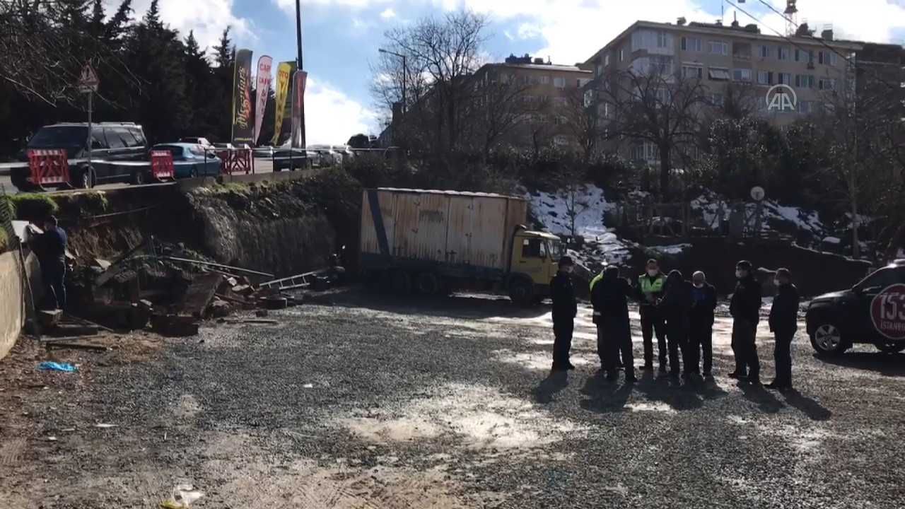 Beşiktaş'ta istinat duvarı çöktü