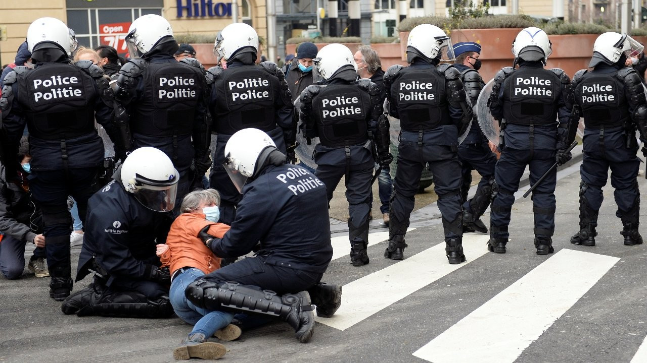 Belçika'da bir grup polisten meslektaşlarına suç duyurusu