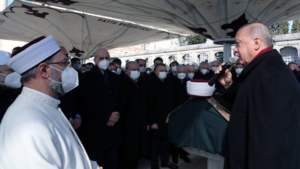 Muhammed Emin Saraç'ın cenazesi Daily Mail'de: Sosyal mesafe yok sayıldı