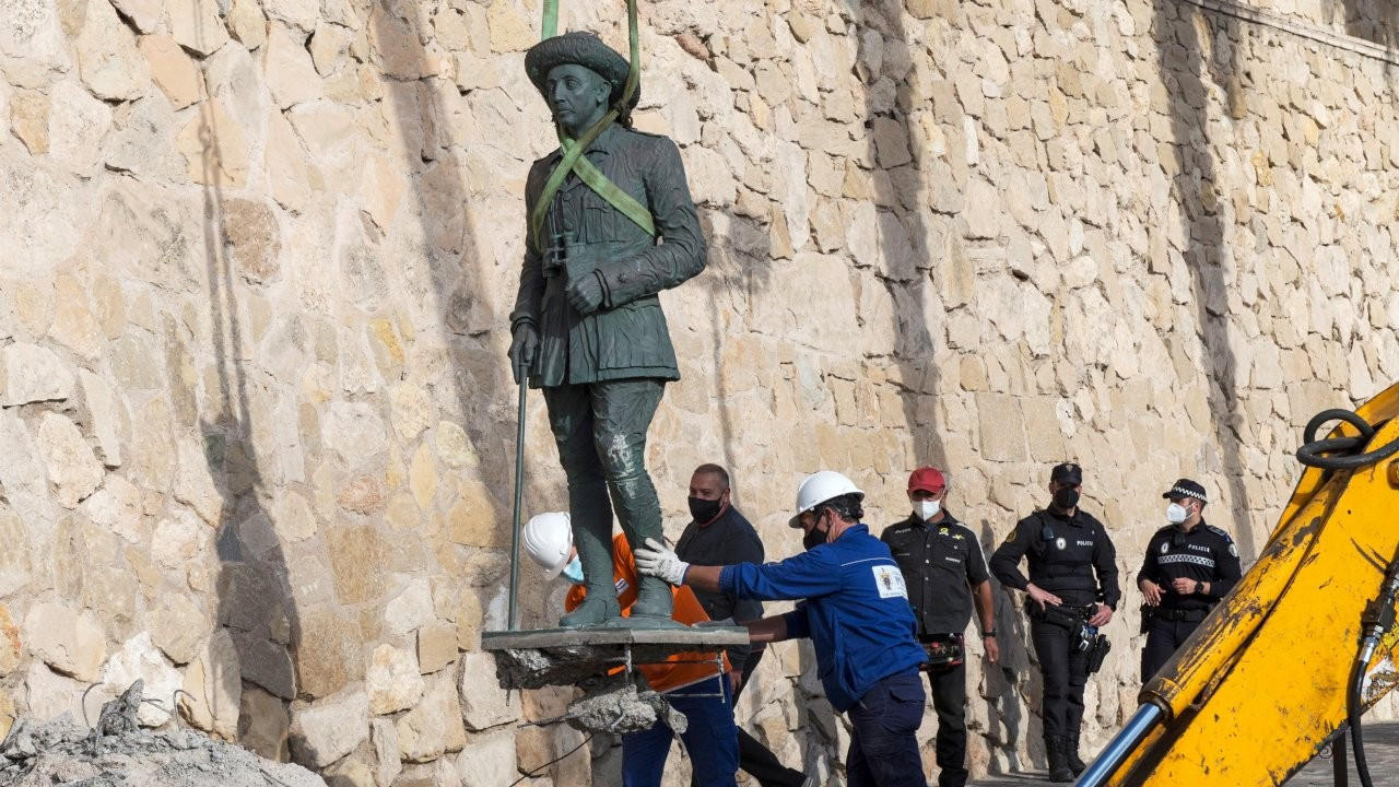 İspanyol topraklarındaki son Franco heykeli de kaldırıldı