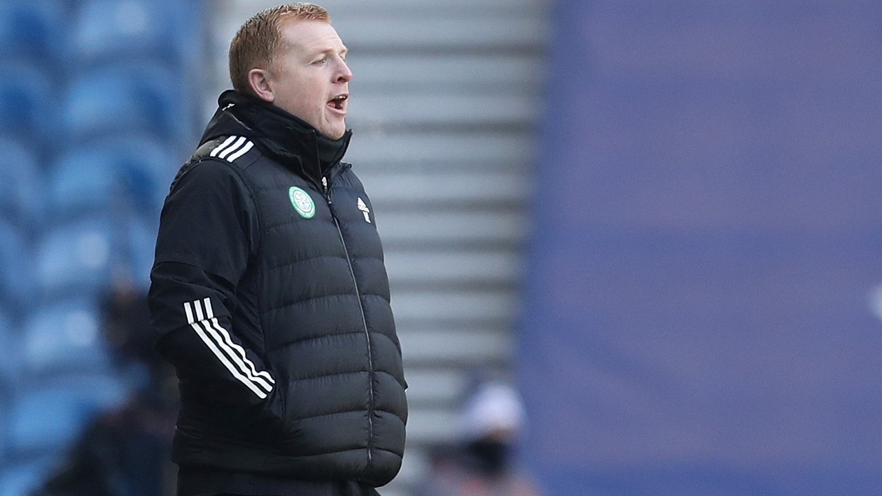 Celtic'de teknik direktör Lennon istifa etti