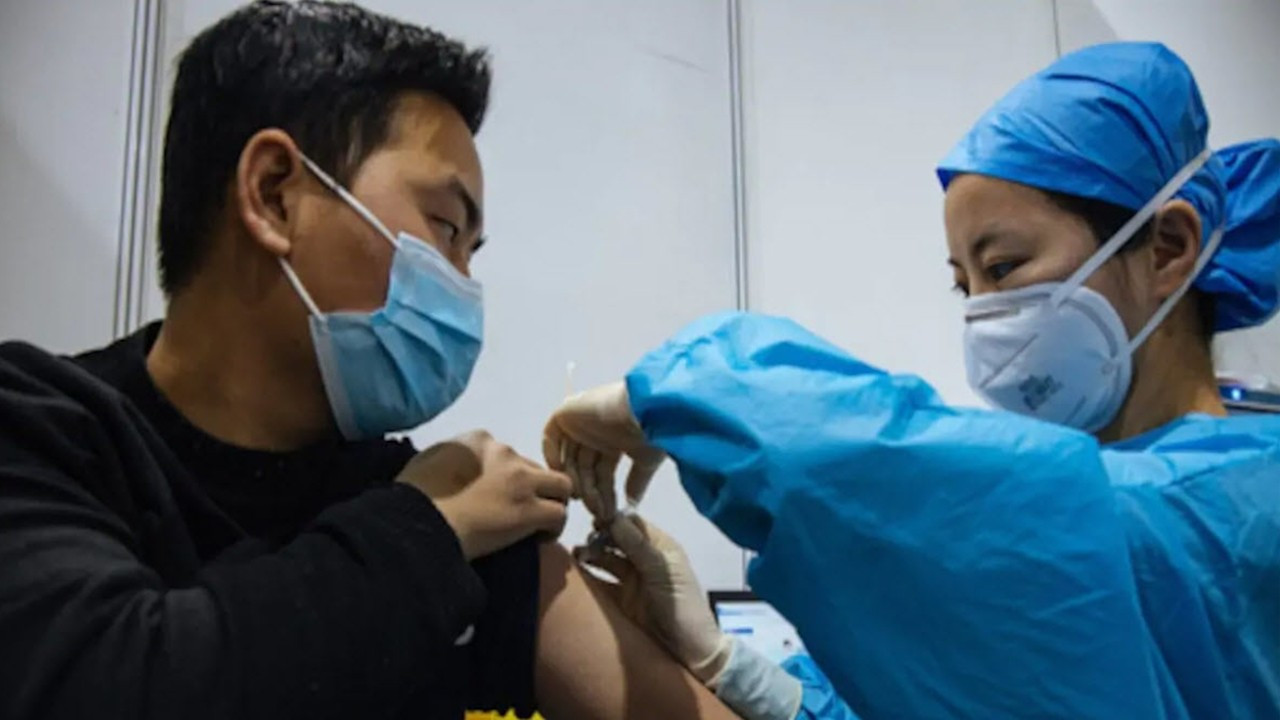 Çin, geniş kapsamlı kullanım için iki Covid-19 aşısına daha onay verdi
