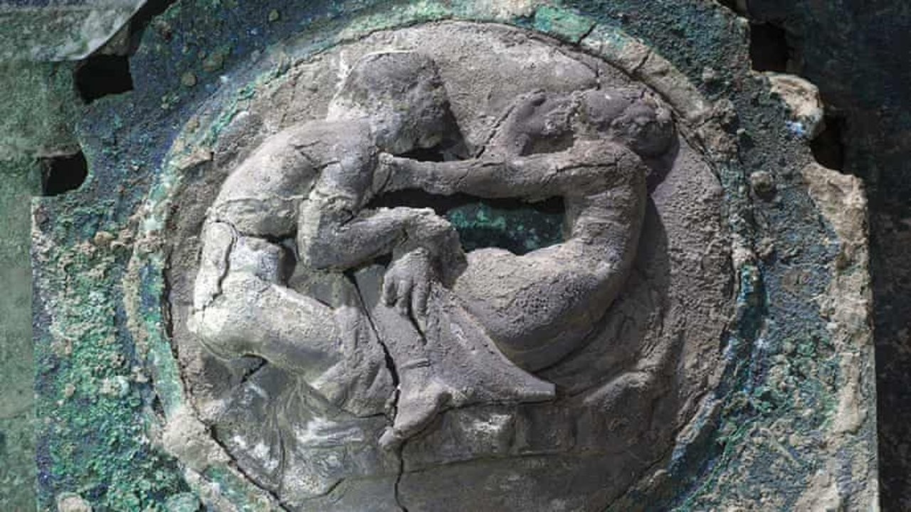 Pompeii'de erotik motiflerle süslü 'gelin arabası' bulundu