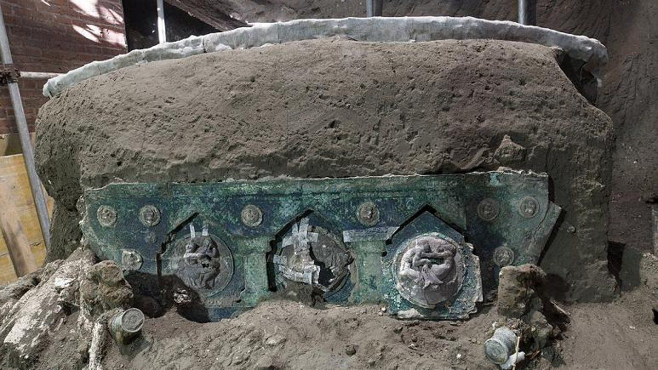 Pompeii'de erotik motiflerle süslü 'gelin arabası' bulundu - Sayfa 1