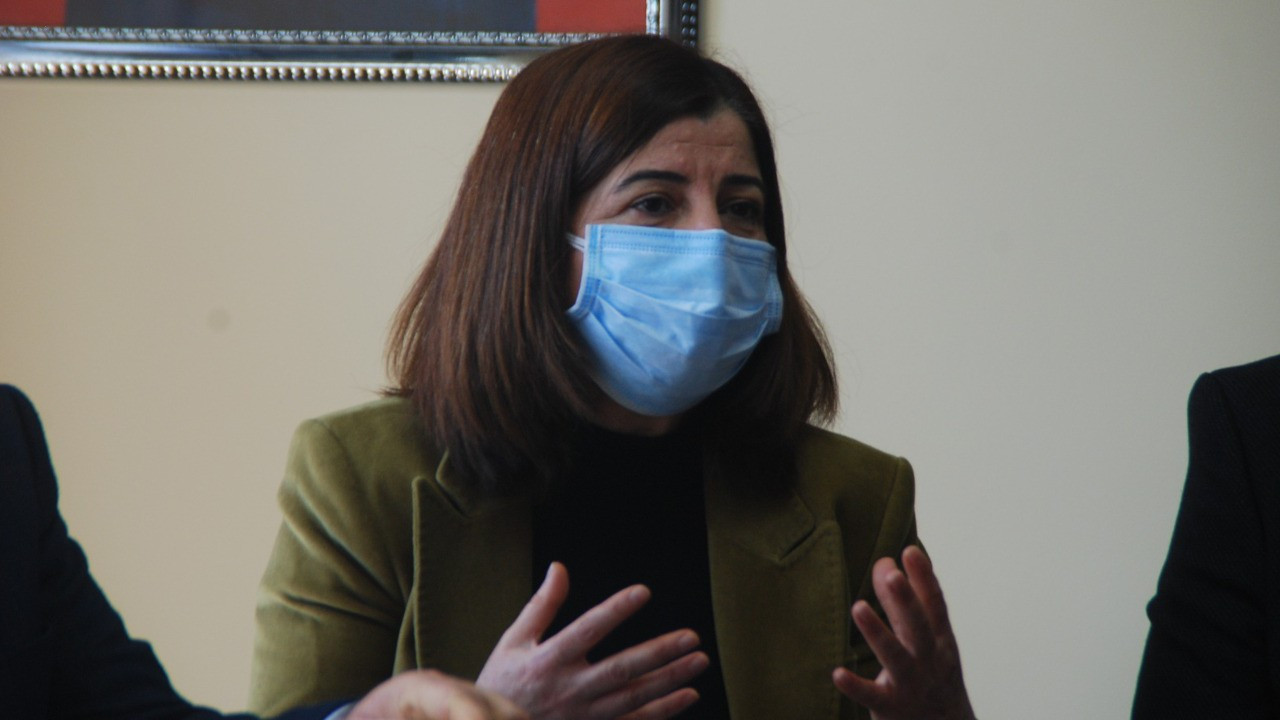 AK Partili Fatma Aksal: 'Koronayı kongrelere bağlamak haksızlık, evlerde daha çok bulaşıyor