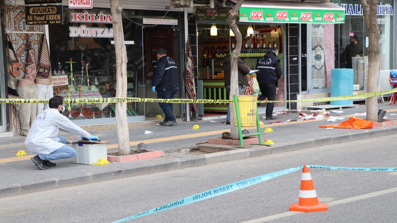 Siirt'te iki grup sokakta çatıştı: 3 ölü