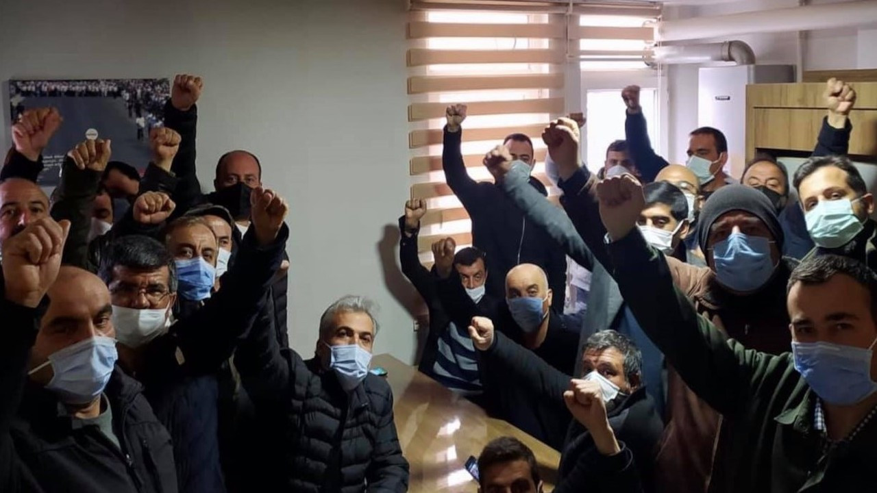 Ekmekçioğulları işçileri CHP binasındaki açlık grevine son verdi