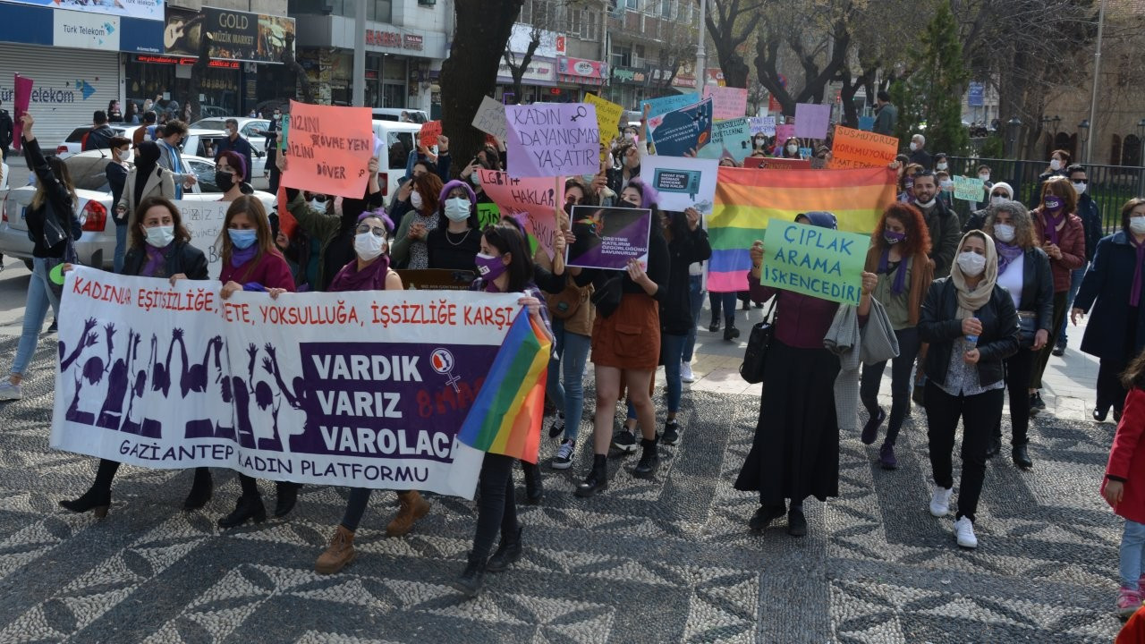 Antep'te 8 Mart'ı kutlayan kadınlar: Eşit ve özgür bir hayat istiyoruz