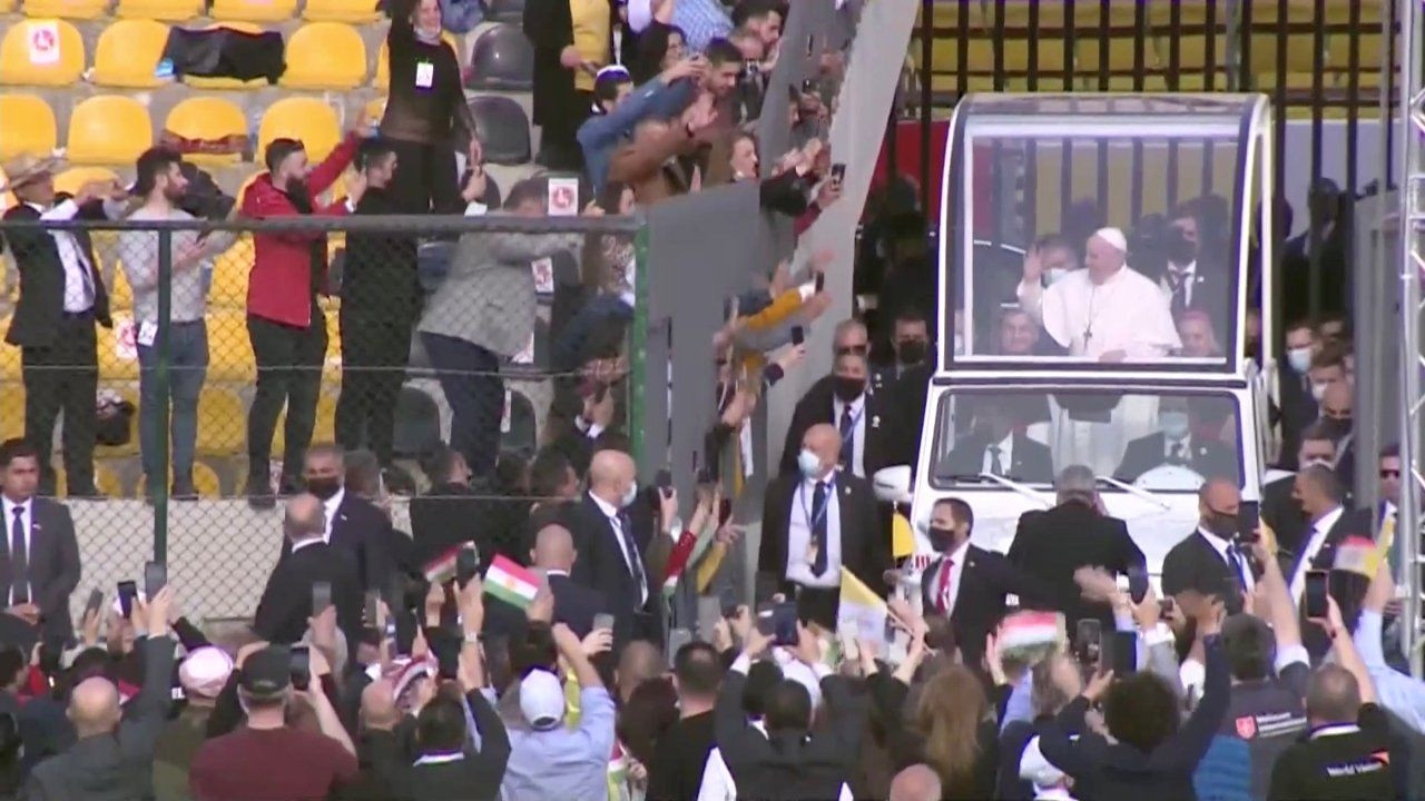 Papa Francis'in Erbil'deki ayinine binlerce kişi katıldı - Sayfa 2