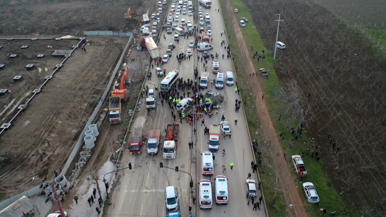 Bursa'da zincirleme trafik kazasına yol açan tırın sürücüsü tutuklandı