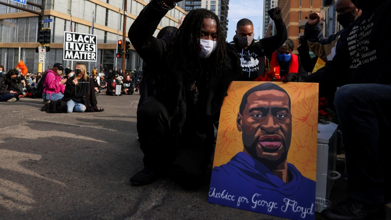ABD'de polis tarafından öldürülen Floyd'un ailesine 27 milyon dolar tazminat ödenecek