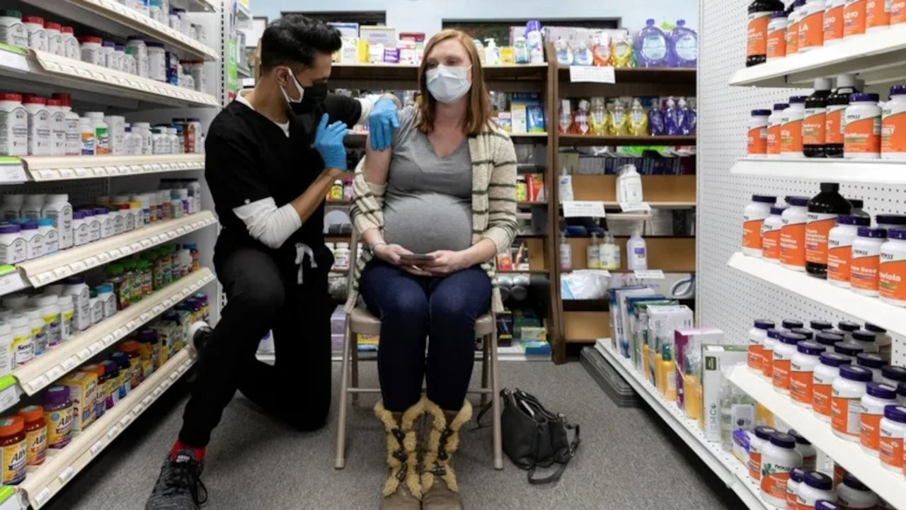 'Hamileyken Covid aşısı olanlar bebeklerine antikor aktarıyor'