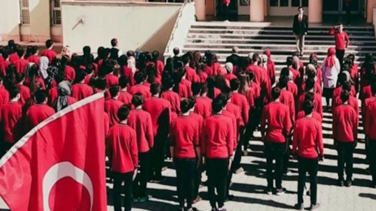 Aydın'da korona önlemi: İstiklal Marşı kısık sesle söylensin