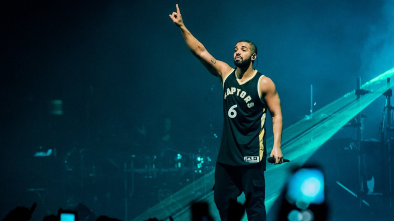 İlk üç sırada o var: Drake müzik tarihine geçti