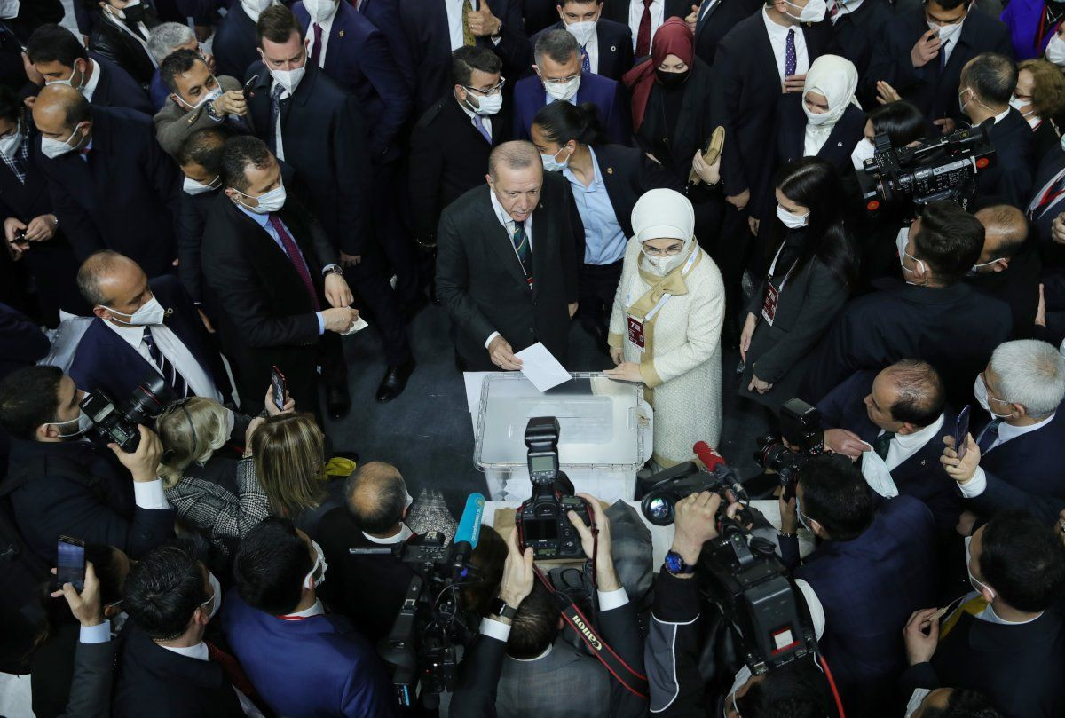 AK Parti'de hiç değişmeyen üç isim: Erdoğan'ı da geçtiler - Sayfa 1