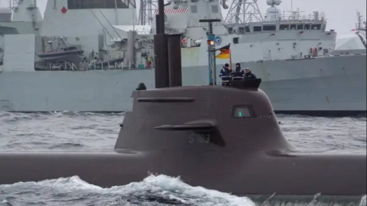 İddia: Alman denizaltıları Rus yapımı navigasyon sistemleri kullanıyor