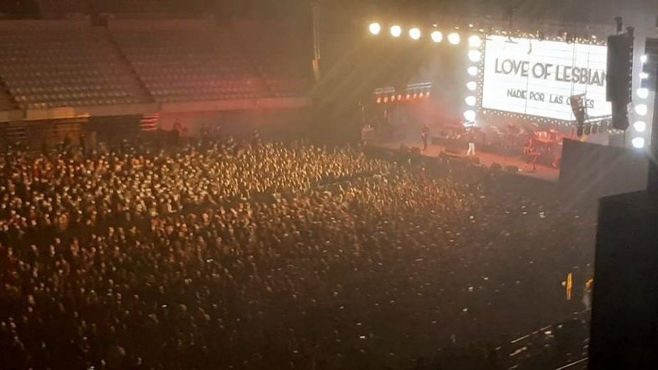 İspanya'da korona deneyi: 5 bin kişi sosyal mesafesiz konser izledi