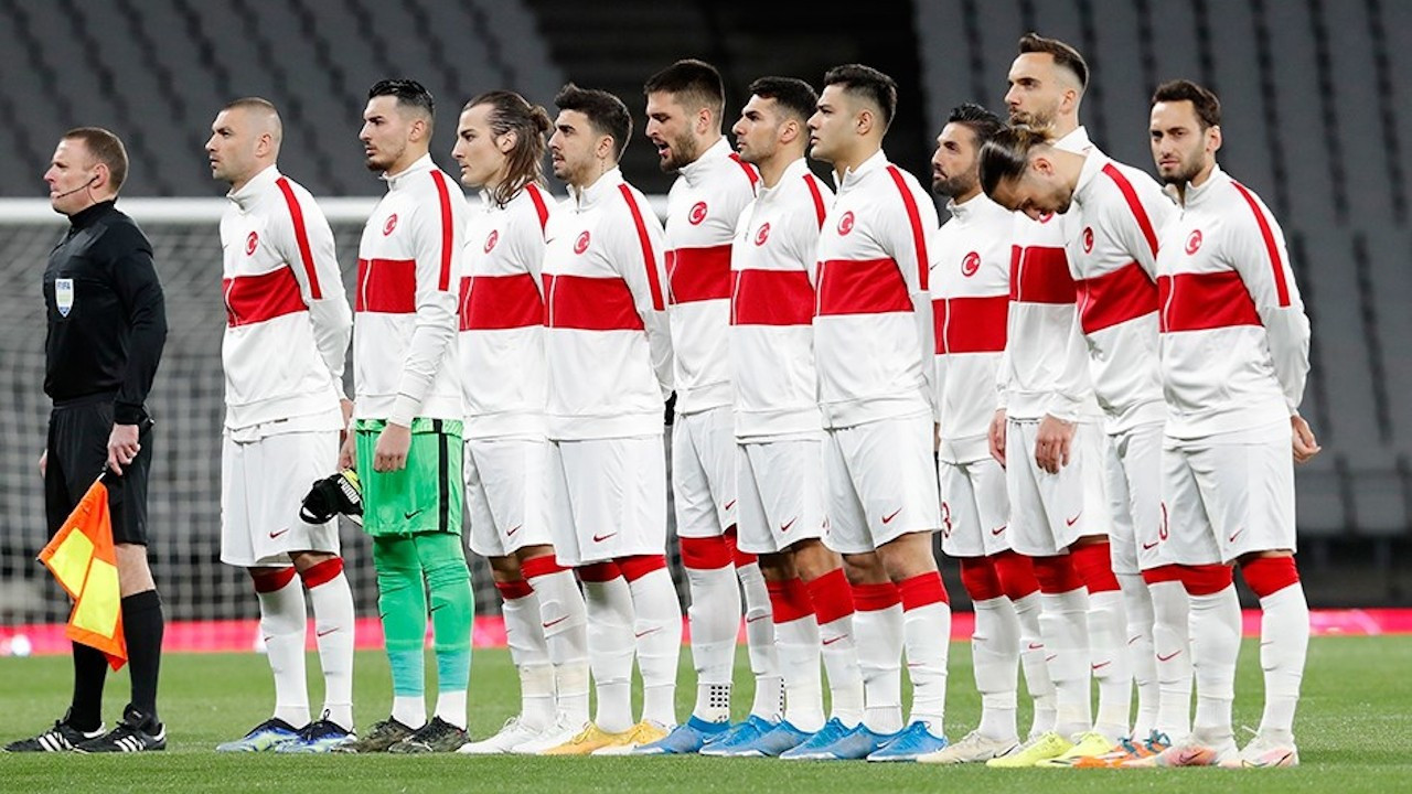 A Milli Futbol Takımı'ndaki 3 oyuncuda Covid-19 şüphesi
