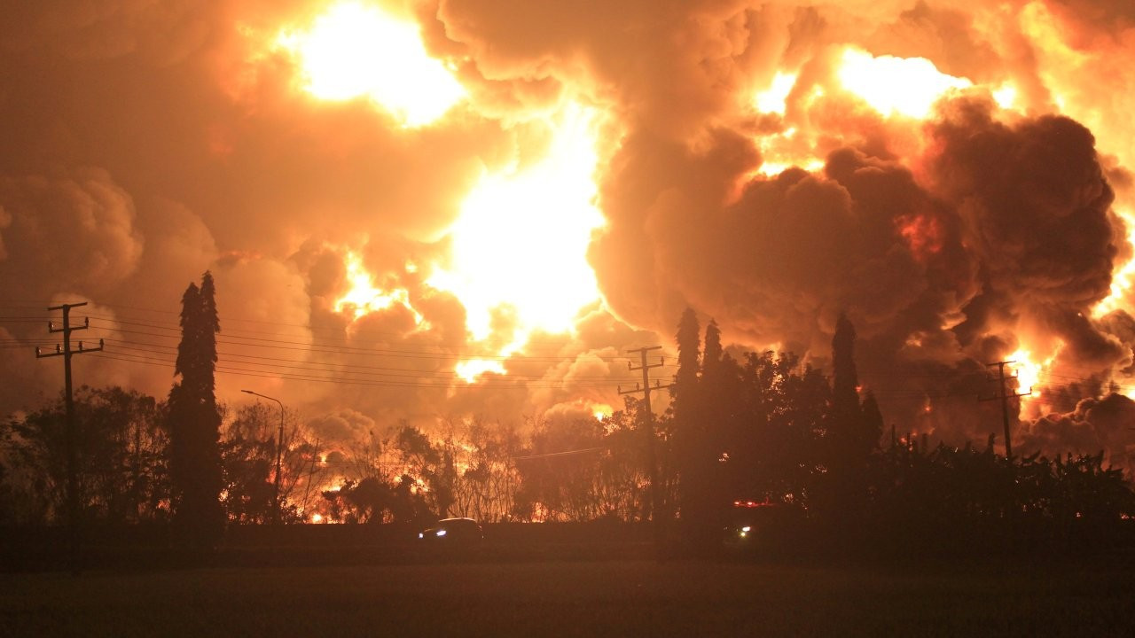 Endonezya'da petrol rafinerisinde patlama: Beş kişi yaralandı